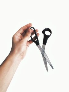 Make an RFID blocker - Scissors - photo
